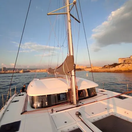 Nuit A Bord D'un Catamaran